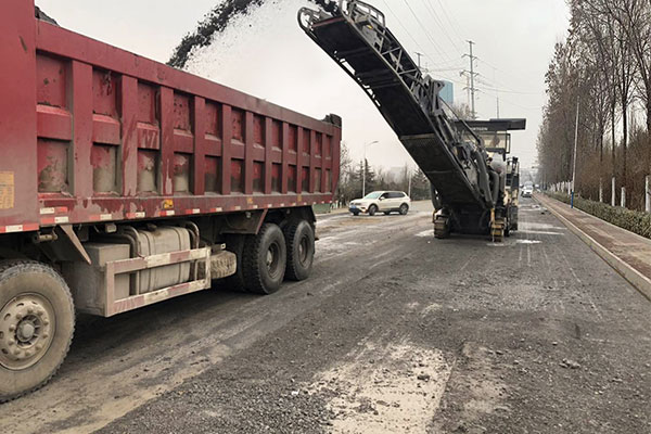 濟(jì)南路面機(jī)械設(shè)備產(chǎn)生漏砂問(wèn)題如何處理？